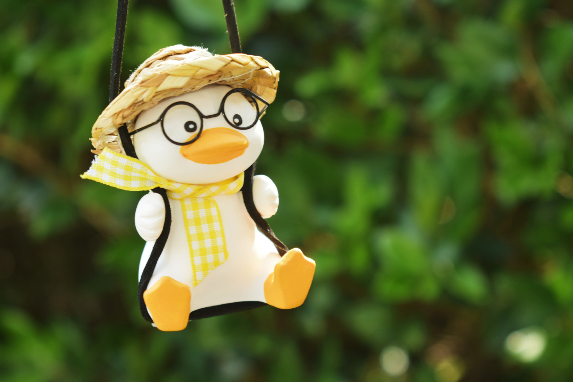 跨境汽车用品 车载秋千鸭汽车后视镜挂件 车内装饰小鸭子汽车挂件