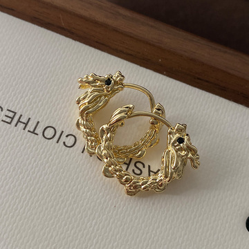 本命年龙形耳扣设计感小众耳环高级感冷淡风耳钉过年国风圈圈耳饰