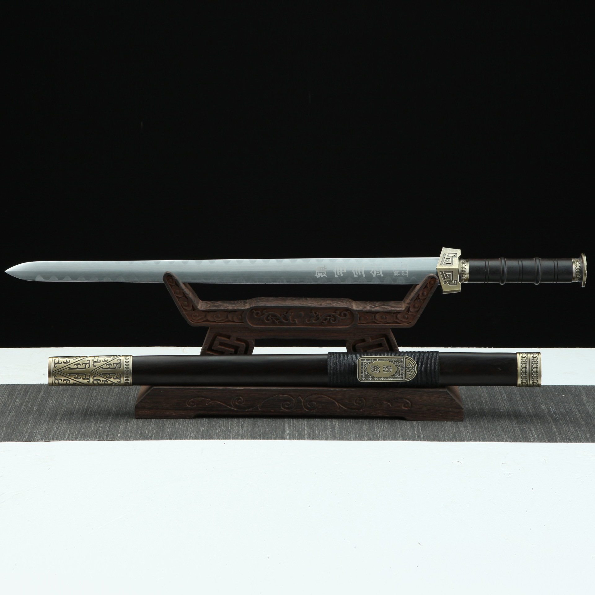 龙泉市刀剑手工锻打传统秦汉剑碳钢一体春秋剑四面硬剑兵器未开刃