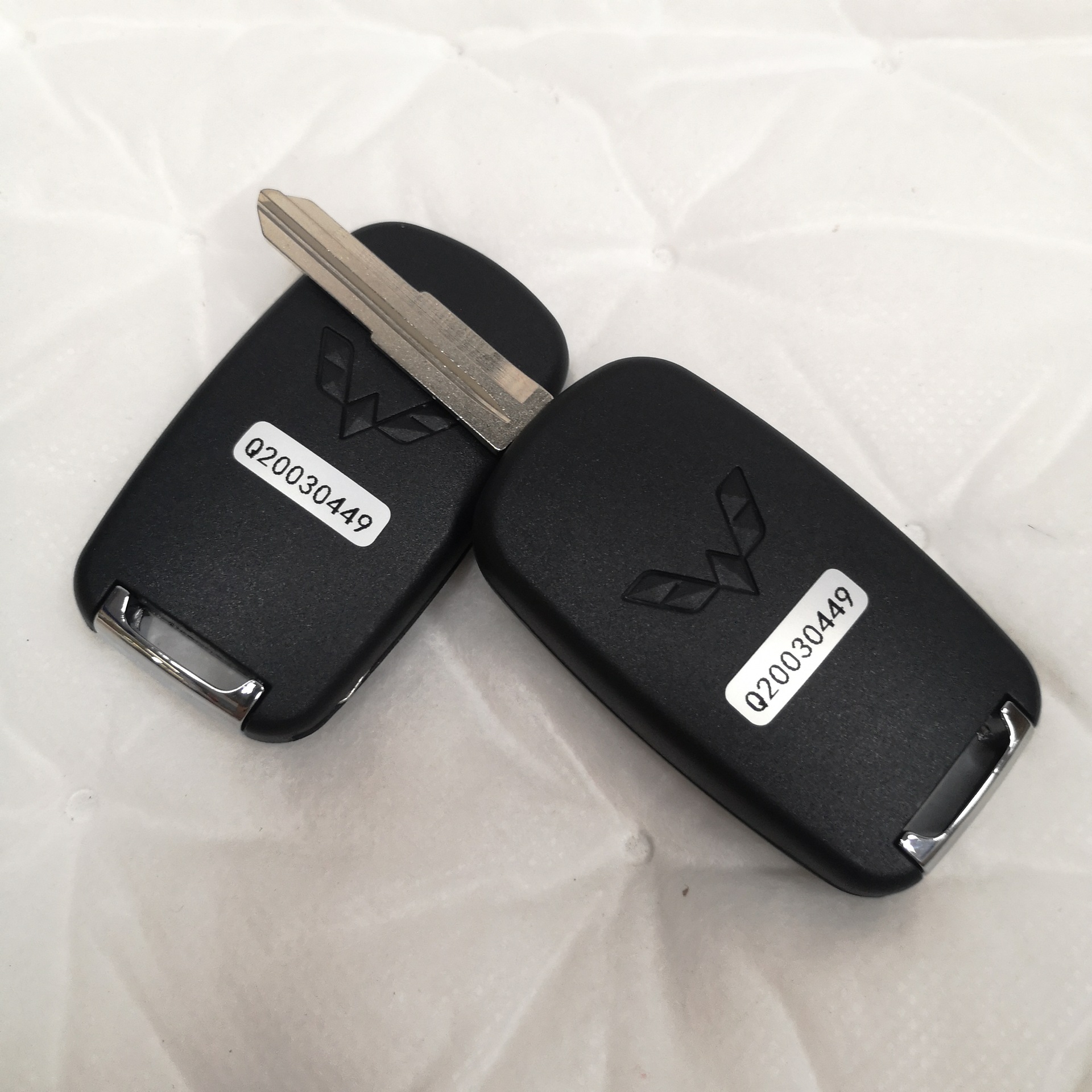 五菱荣光,荣光s折叠款遥控钥匙带马达免剪线专用防盗器