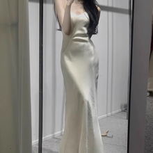 依莎曼 法式设计V领吊带连衣裙女2024新款收腰气质高级感简约长裙