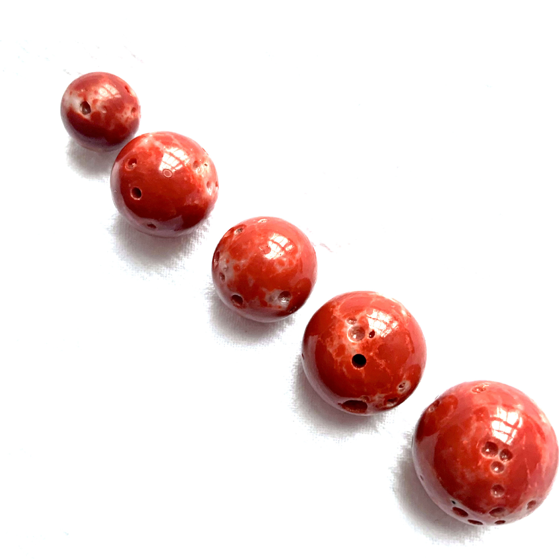 厂家直销现货虫洞珊瑚阿卡红珊瑚珠子散珠 高仿合成珊瑚配件-阿里巴巴