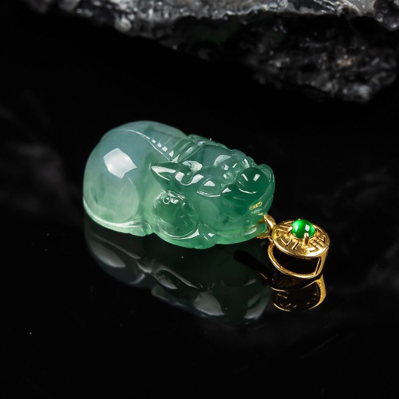 天然a货18k金镶嵌冰种飘绿守财貔貅招财貔貅吊坠-阿里巴巴