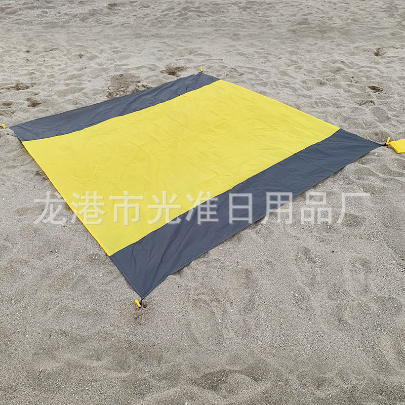 New Outdoor Camping Picnic Mat Waterproof and Foldable Pocket Beach Mat Polyester Checked Cloth Beach Camping Mat