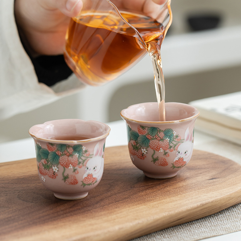 粉色汝窑草莓兔主人杯汝窑个人陶瓷功夫茶具女性小茶杯品茗杯客杯