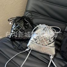 双肩包女包菱格水钻单肩包斜挎包时尚纯色抽绳水桶包春夏推荐bags