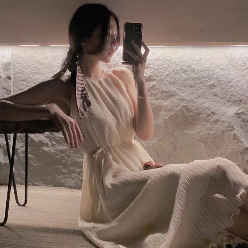 2151高级感挂脖连衣裙子别致仙女气质夏季薄款纯欲风高冷御姐女装