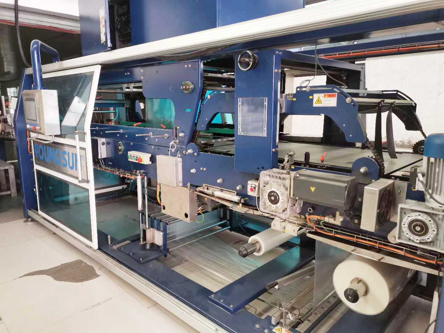 自动热收缩膜包装机 长期供应二手全自动矿泉水膜包机