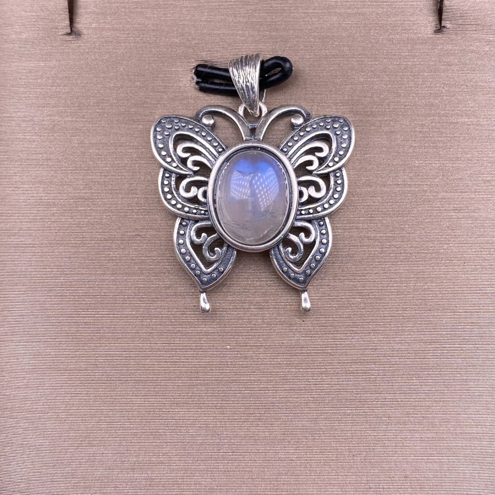 蓝月光石吊坠s925银镶嵌复古银精致蝴蝶款挂坠蓝光强时尚ol银首饰