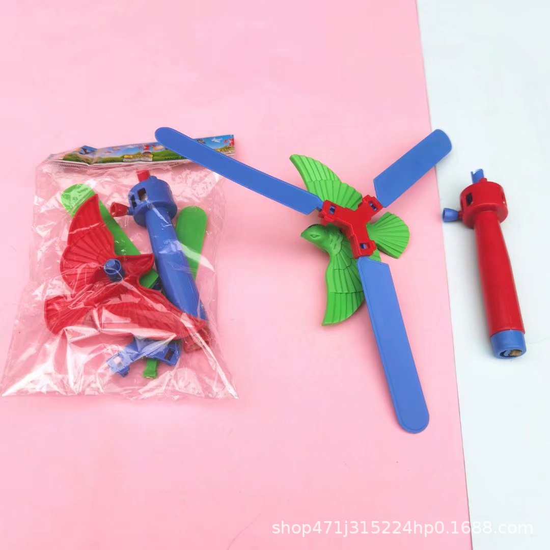 拉线直升飞机玩具拉线弹射飞鹰玩具校园周边挂板玩具赠品装糖