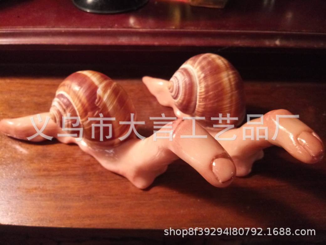 跨境新款万圣节finger snail家居装饰手指蜗牛雕像雕塑树脂工艺品