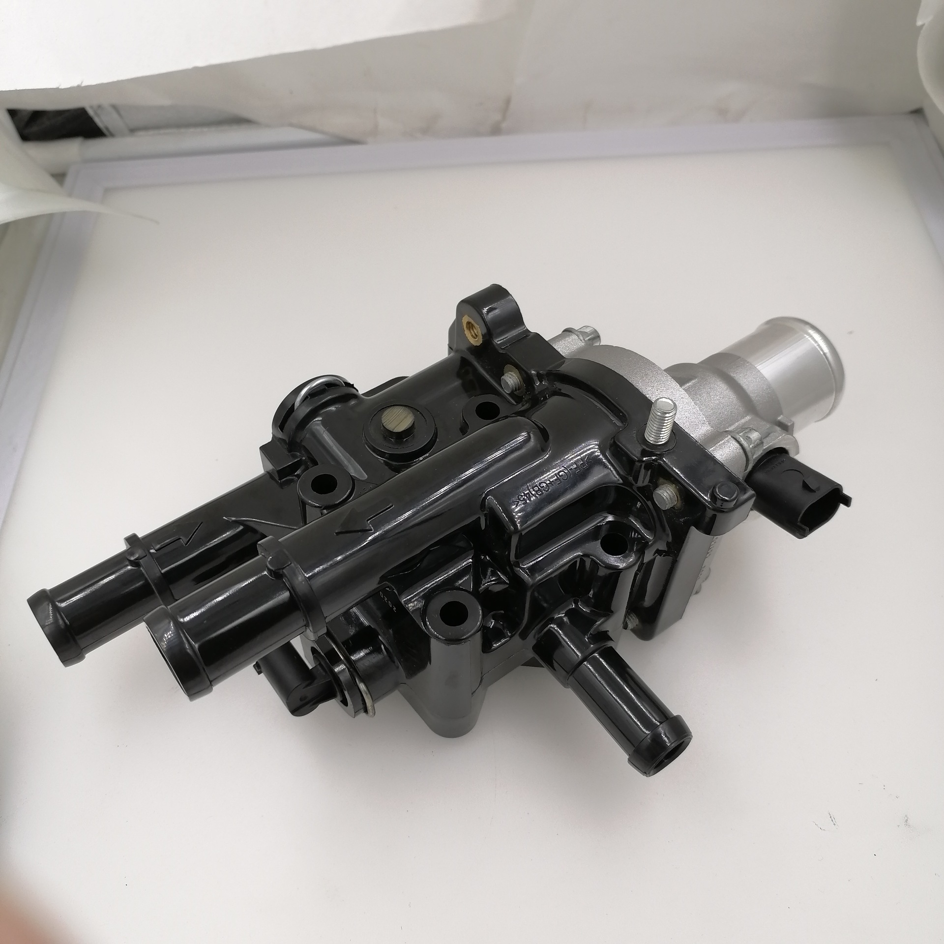 适用于雪佛兰科鲁兹节温器总成带传感器25192228