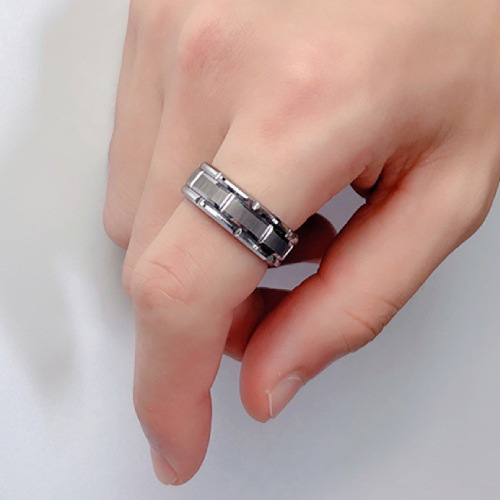 龙瑞欧美跨境时尚钛钢不掉色男士戒指亚马逊气质几何情侣戒指批发