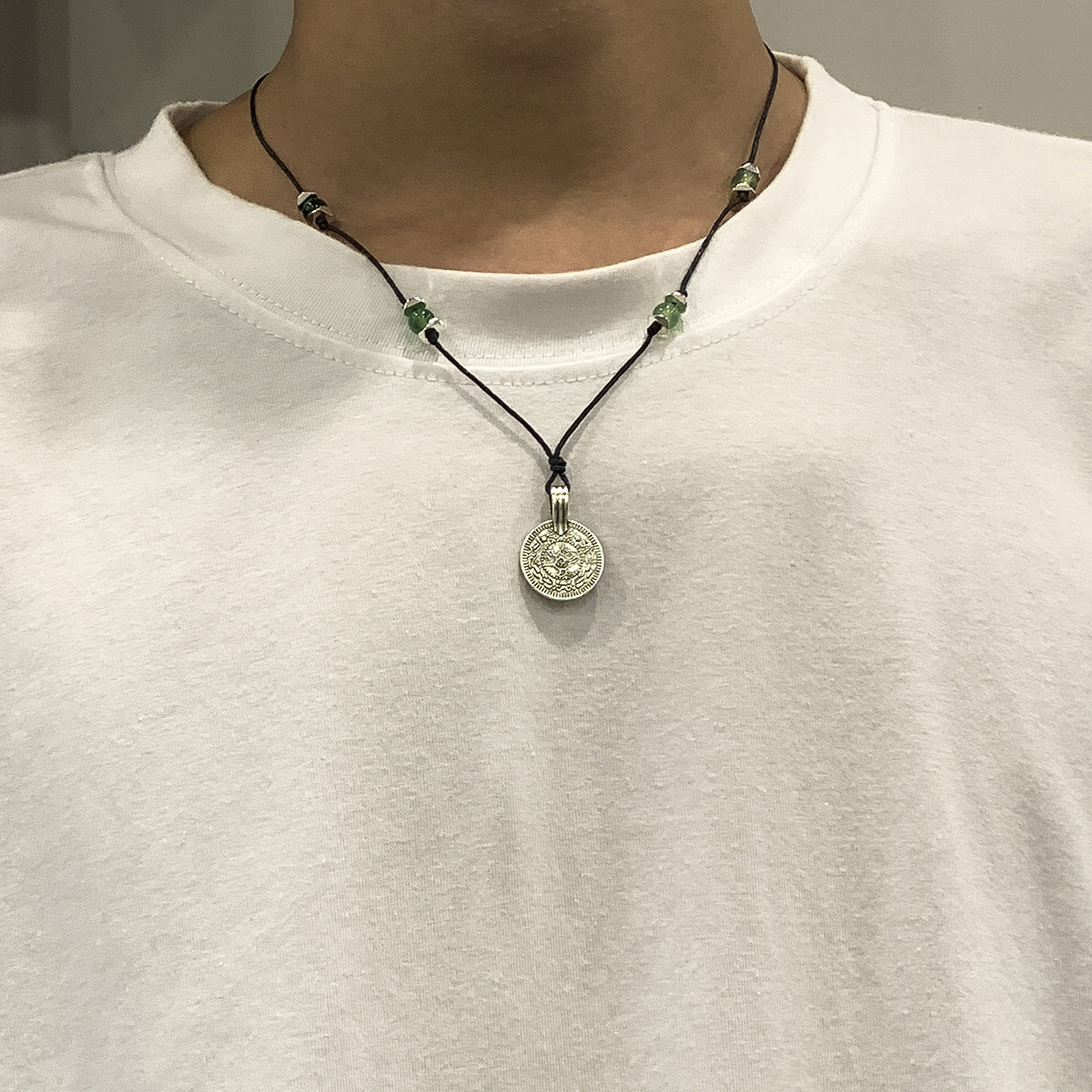 欧美潮流新款男士双色玉项链金属印花挂坠简约设计感百搭ins风