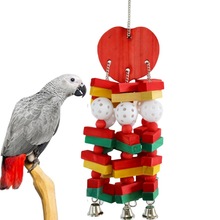 鹦鹉啃咬磨牙玩具苹果款式大鸟笼挂件灰机鸟玩具磨嘴铃铛彩色木质