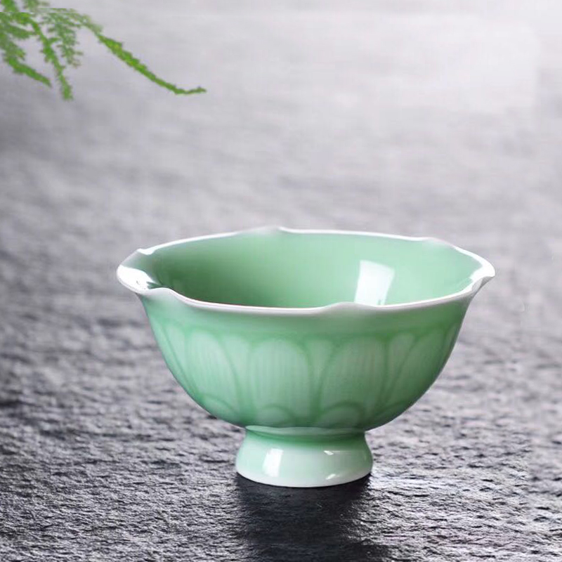 62n青瓷小杯子 陶瓷 功夫茶杯品茗杯 菊花主人杯 小茶杯梅子青