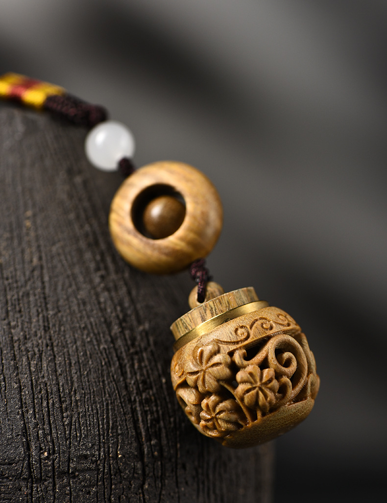 绿檀镂空雕刻香囊木扩香瓶吊坠挂件囊盒钥匙扣男女编织包挂储物