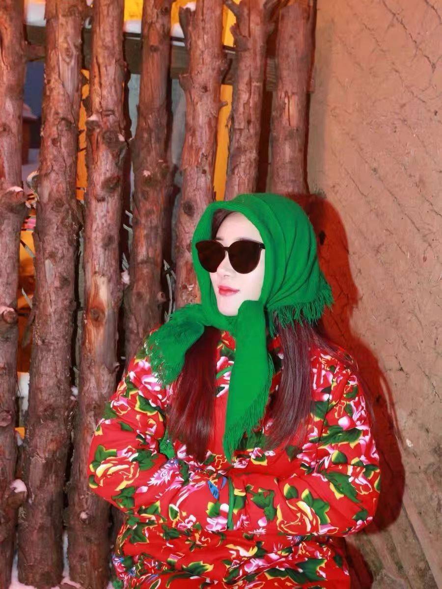 头巾女包头农村中年妇女老太太大妈网红村姑拍照表演东北绿花头巾