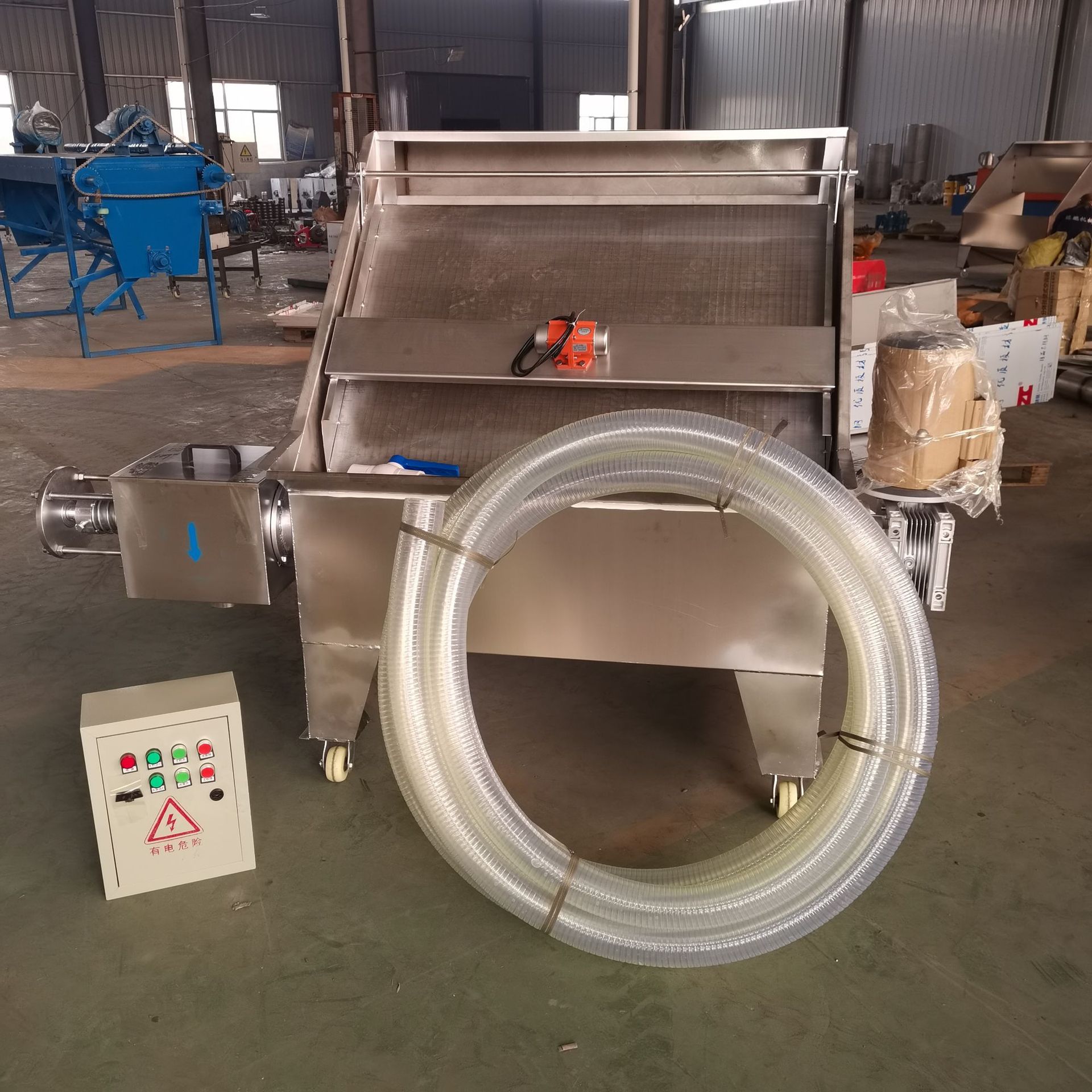 斜筛式干湿固液分离机 振动固液分离机 鸡粪干湿分离机