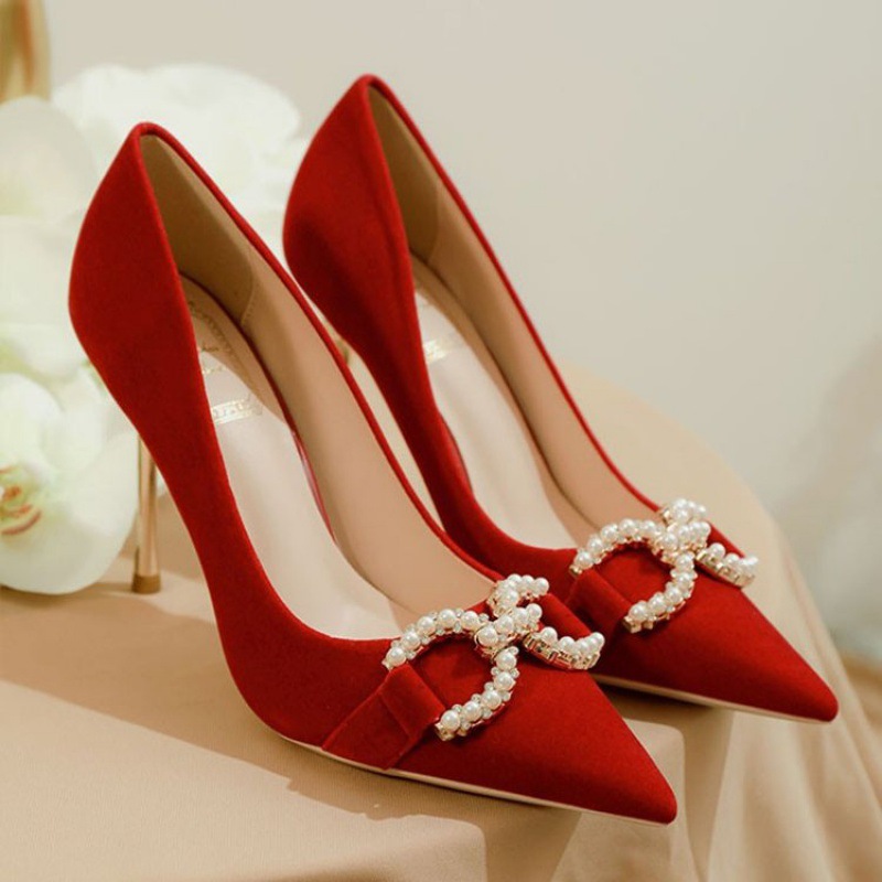 婚鞋女2024新款秀禾婚纱两穿水钻扣细跟珍珠中式红色高跟新娘鞋