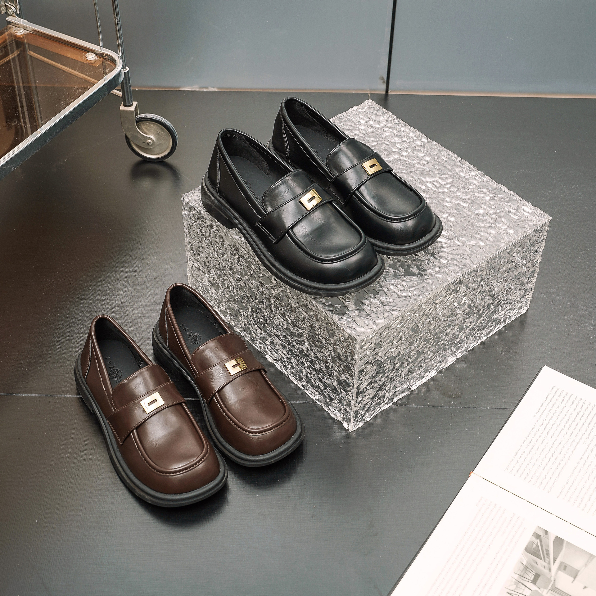 英伦风小皮鞋女2024年春秋季新款百搭圆头单鞋软皮搭扣厚底乐福鞋