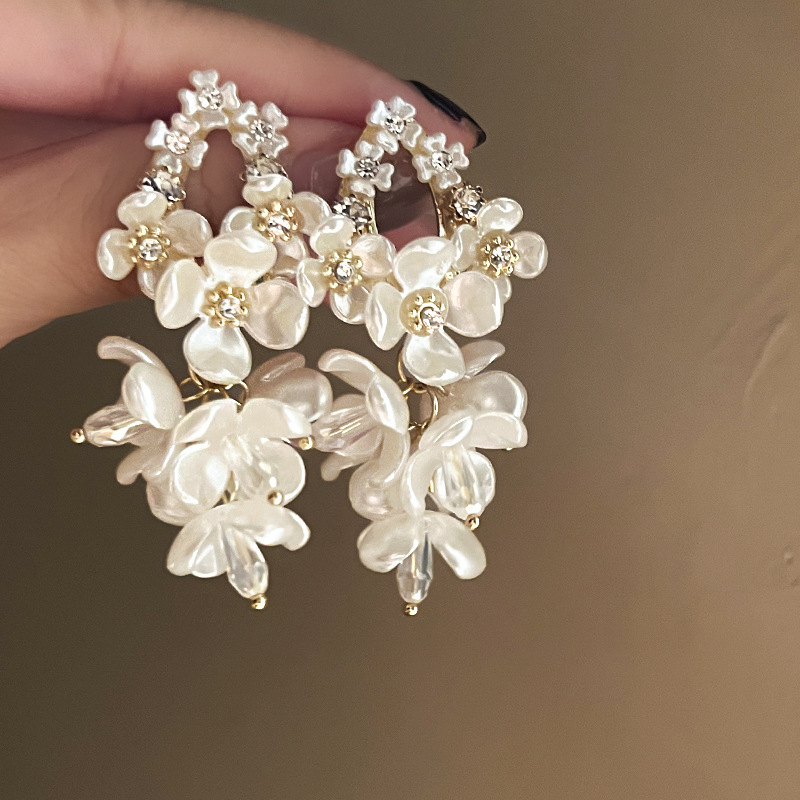Silver Needle French Style Retro Diamonds Pearl Flower Water Drop Earrings Exaggerating Unique Eardrops Elegant High-Grade Earrings for Women