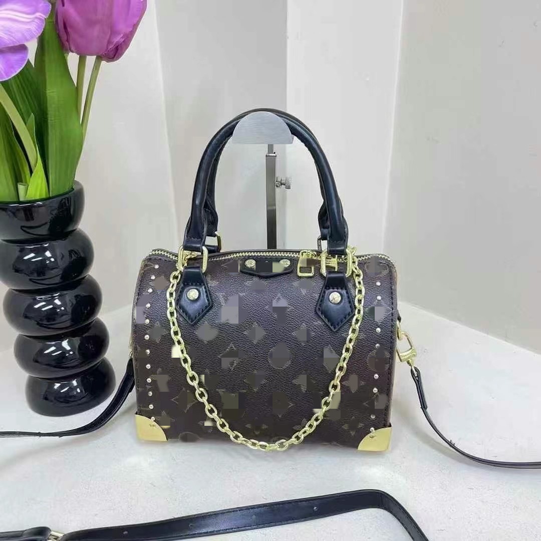 老经典外贸新款时尚枕头百搭斜挎包手提包轻奢原单复刻厂家批发