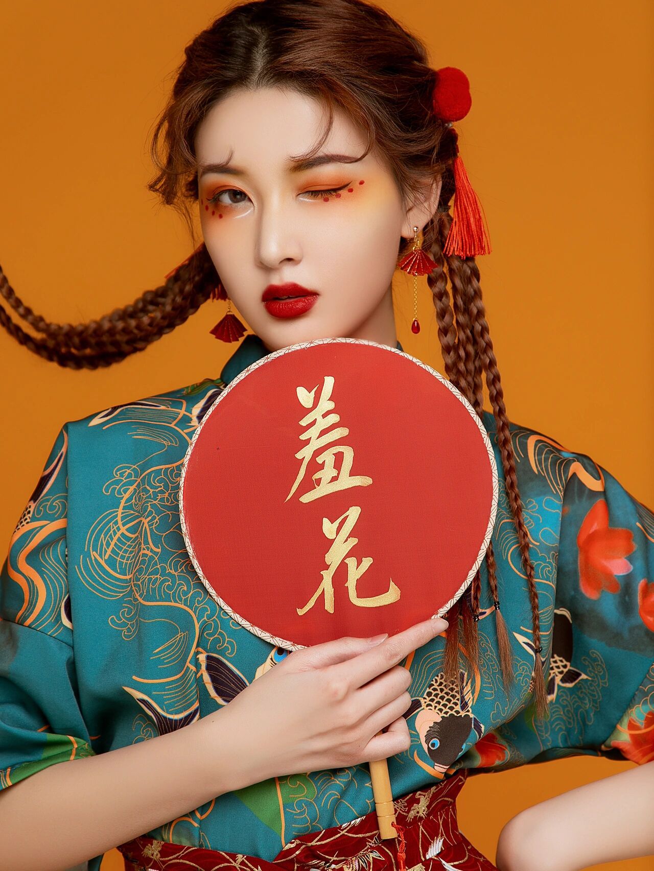 影楼主题新款服装女复古国潮风改良旗袍舞台演出个人艺术摄影写真