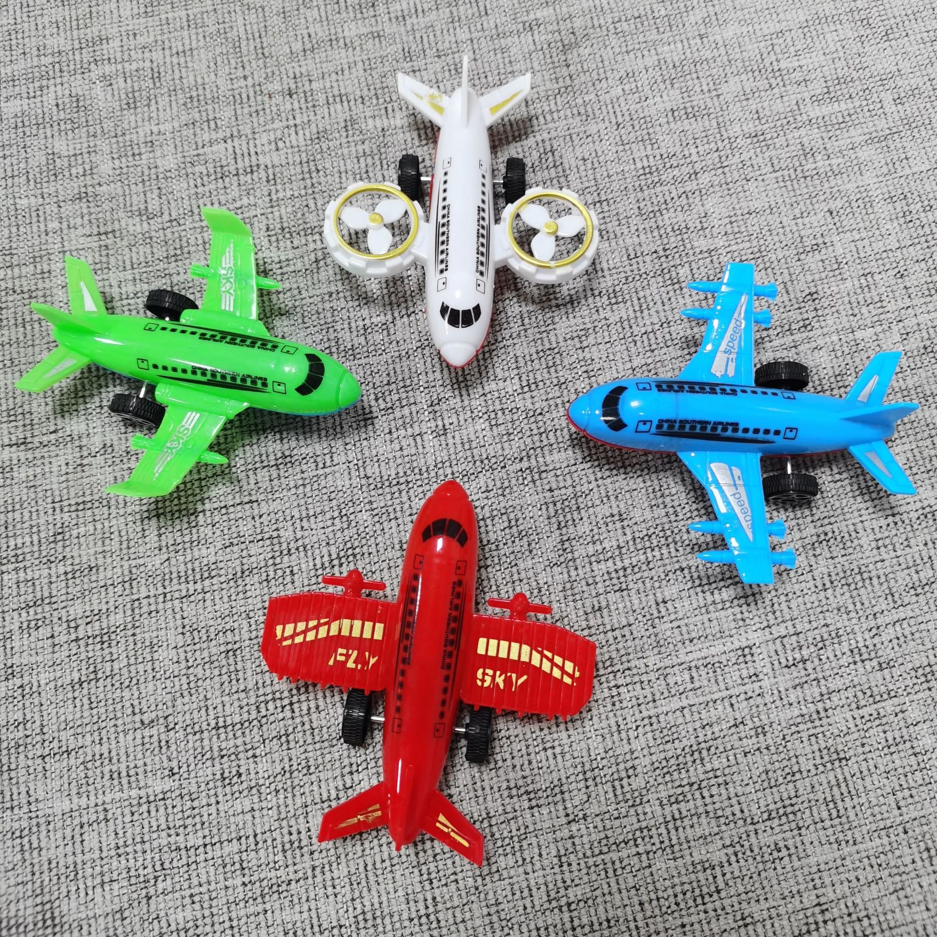 儿童迷你小玩具飞机模型惯性回力车模型飞机 装糖杯盖赠品批发