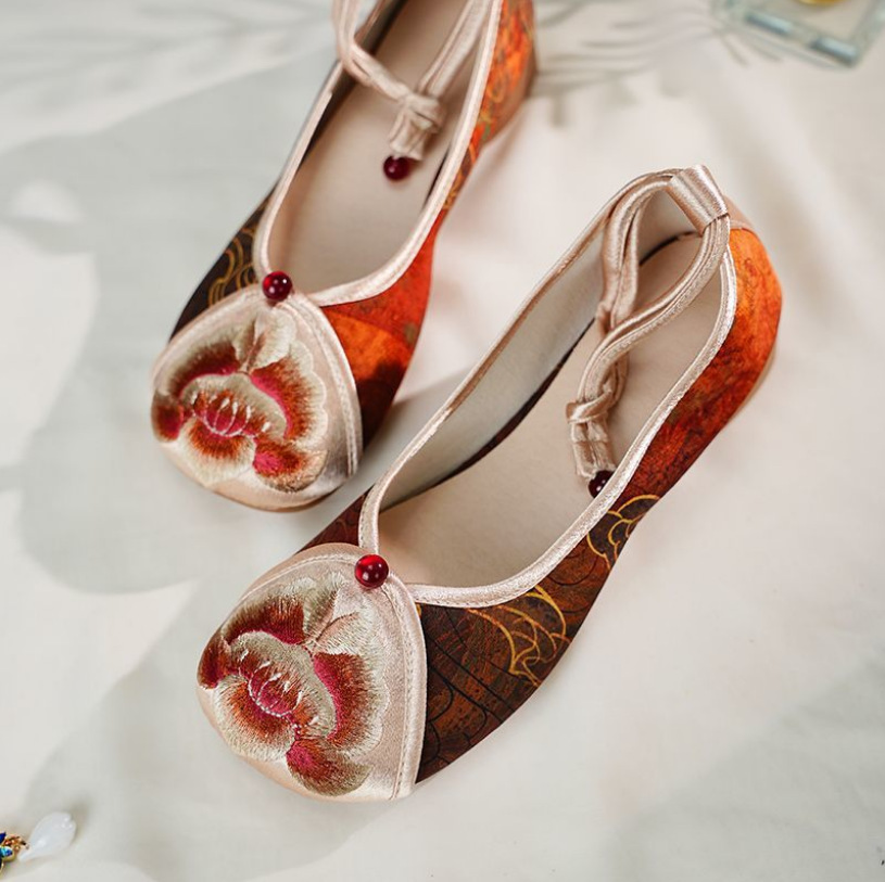 汉服绣花鞋秋季新款国风复古居家百搭舒适休闲民族刺绣布鞋鞋子女