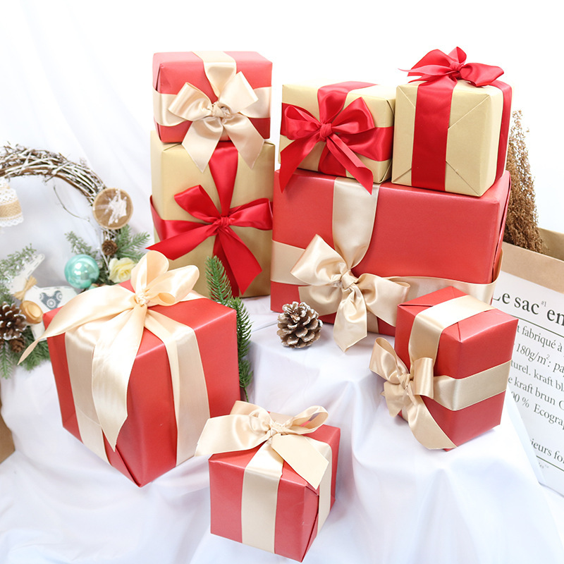 圣诞礼盒圣诞节装饰品礼物盒场景布置堆头服装店铺新年春节礼品盒