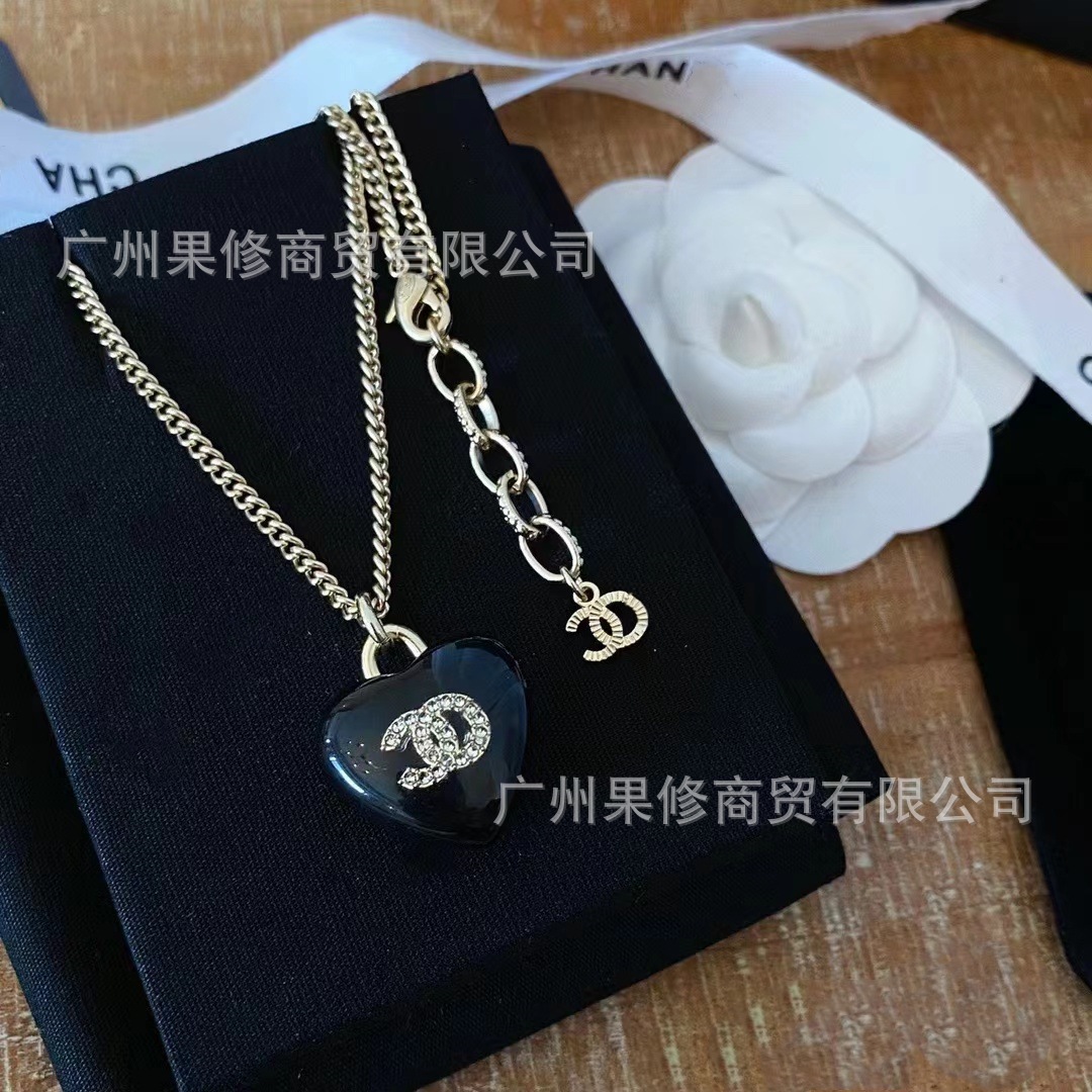 小香家双c中古风黑色桃心项链女极简轻奢气质高级感独特锁骨链