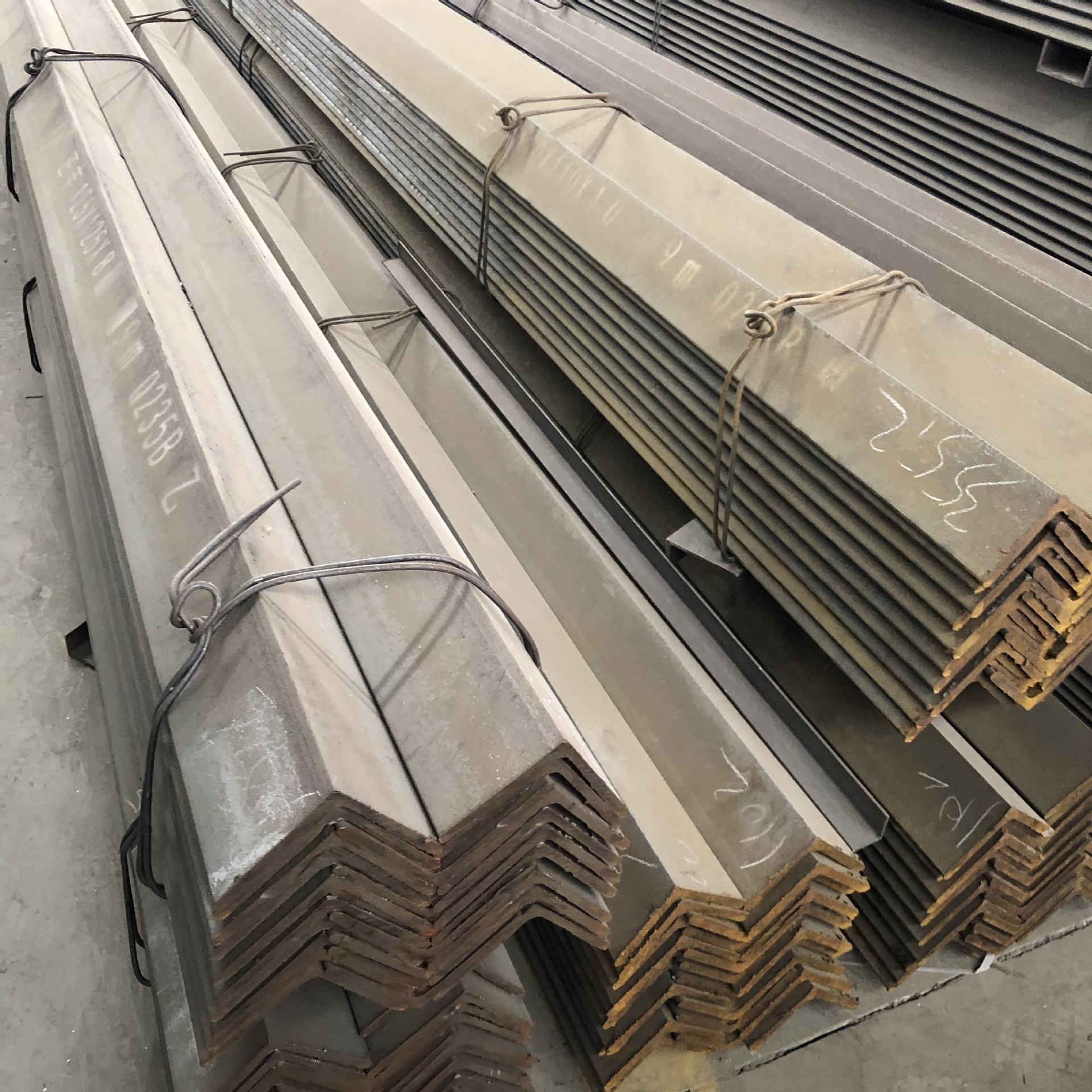 5成交751千克热镀锌角钢40*40等边镀锌角铁厂家代理批发外墙装饰镀锌