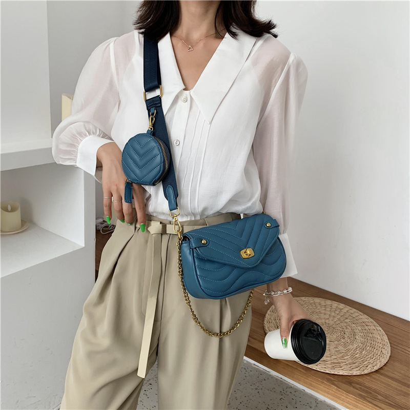 2022 New Bags Women's Crossbody Red Summer Shoulder Bag Satchel Women's Niche Design Chain Embroidery Thread Mother and Child Bag