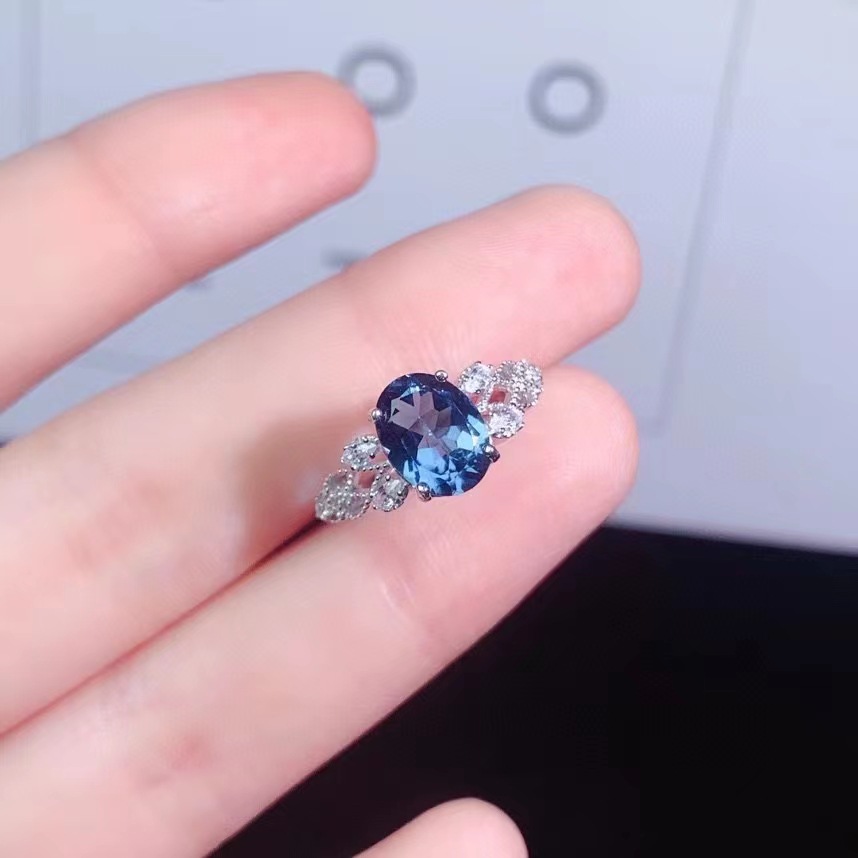 新品天然伦敦蓝托帕石戒指 s925银镶嵌7*9mm蛋形彩宝裸石简约首饰