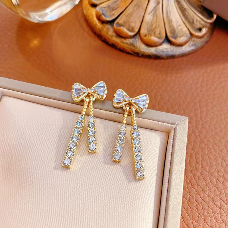 Creative Fashion Crystal Long Butterfly Earrings Socialite Elegant High-Grade Tassel Earrings Simple Fresh Earrings