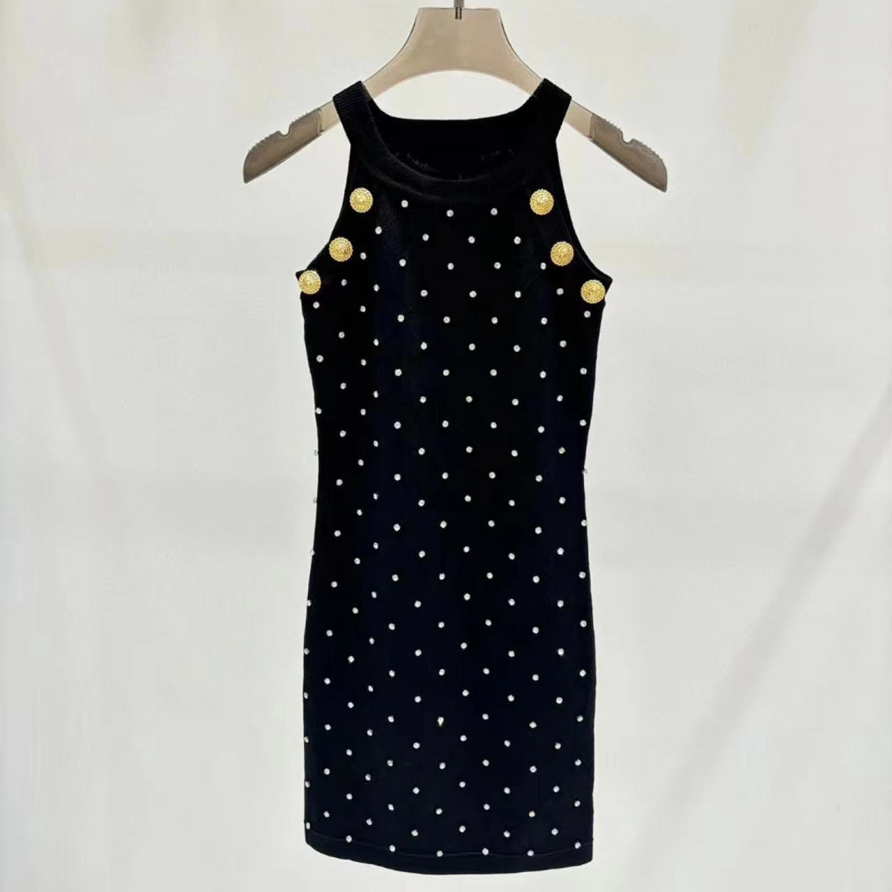 68 kg尺码明细如下图:s码:衣长82  胸围33  夹圈15m码:衣长84  胸围