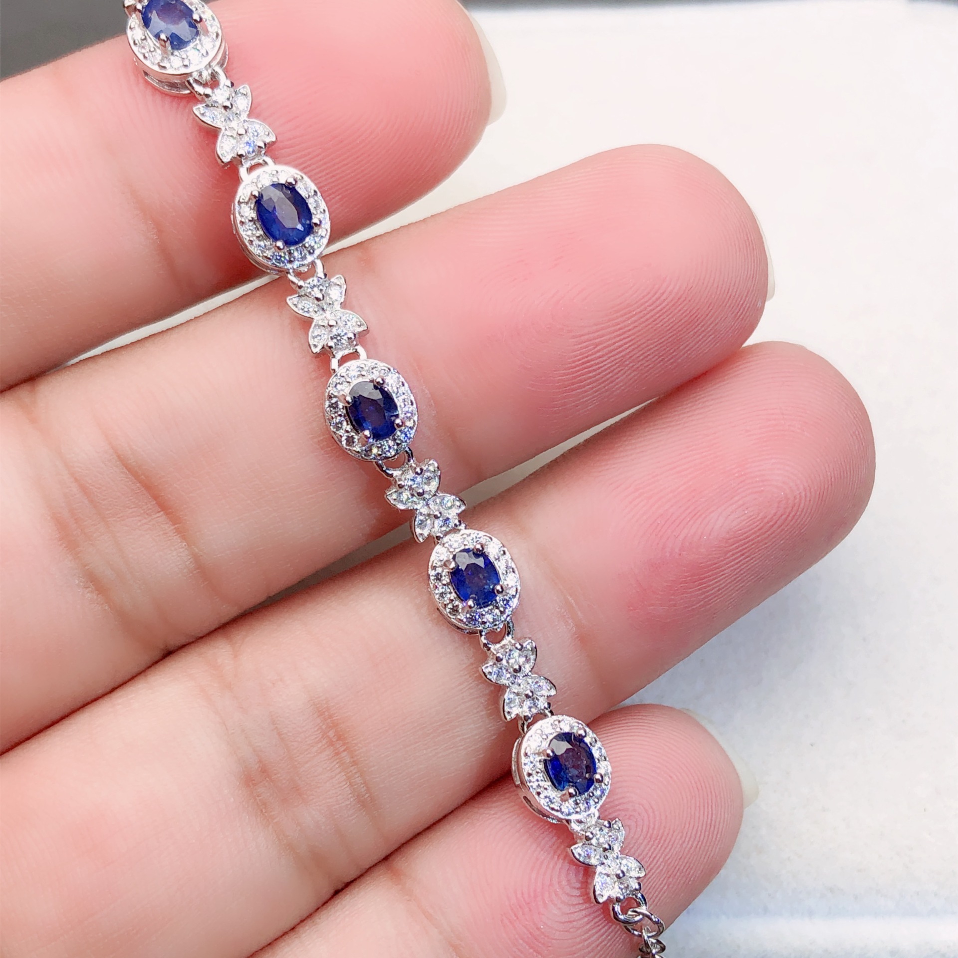 新款天然蓝宝石镶嵌s925银轻奢带钻叶子自然跨境豪镶手链3*4mm