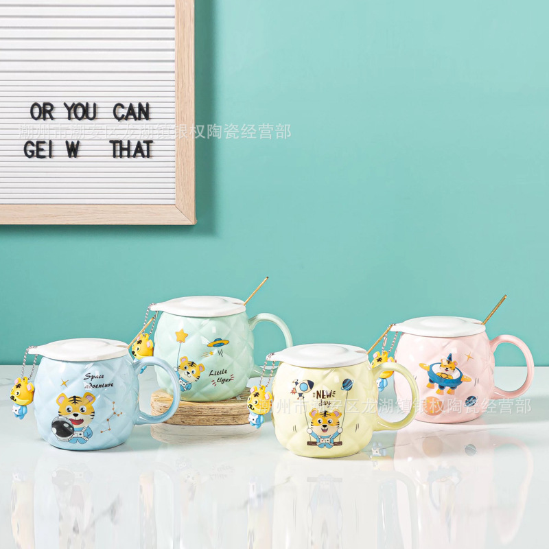 New Product Creative Strawberry Mug Cartoon Tiger Ceramic Cup with Cover Spoon Breakfast Cup Cute Gift Cup