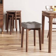 家用现代简约餐椅可叠放餐桌椅子北欧实木学习舒适软包梳妆小世兰
