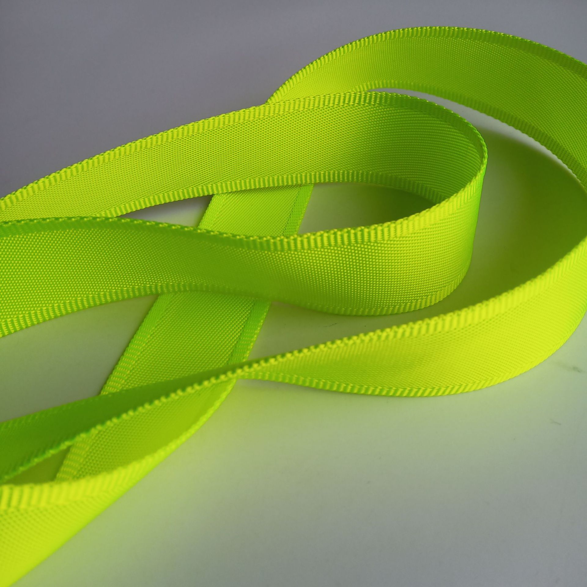 荧光黄绿色锁边织带3.8cm 仿尼龙材质 厚度0.9mm 仿尼龙锁边 现货