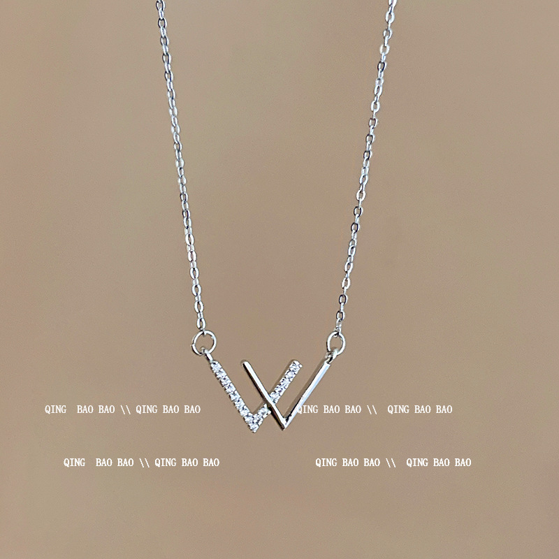 设计感轻奢字母双V钛钢项链女时尚气质百搭高级感韩版颈链项饰品