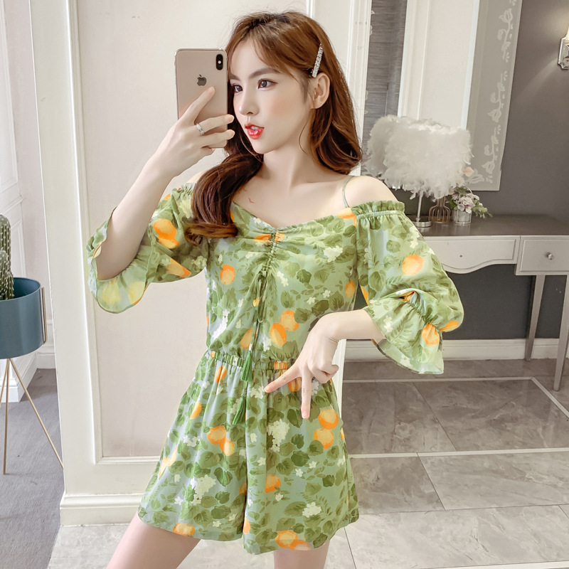 一字肩吊带碎花雪纺连体休闲裤女夏季2021年新款显瘦性感连衣短裤