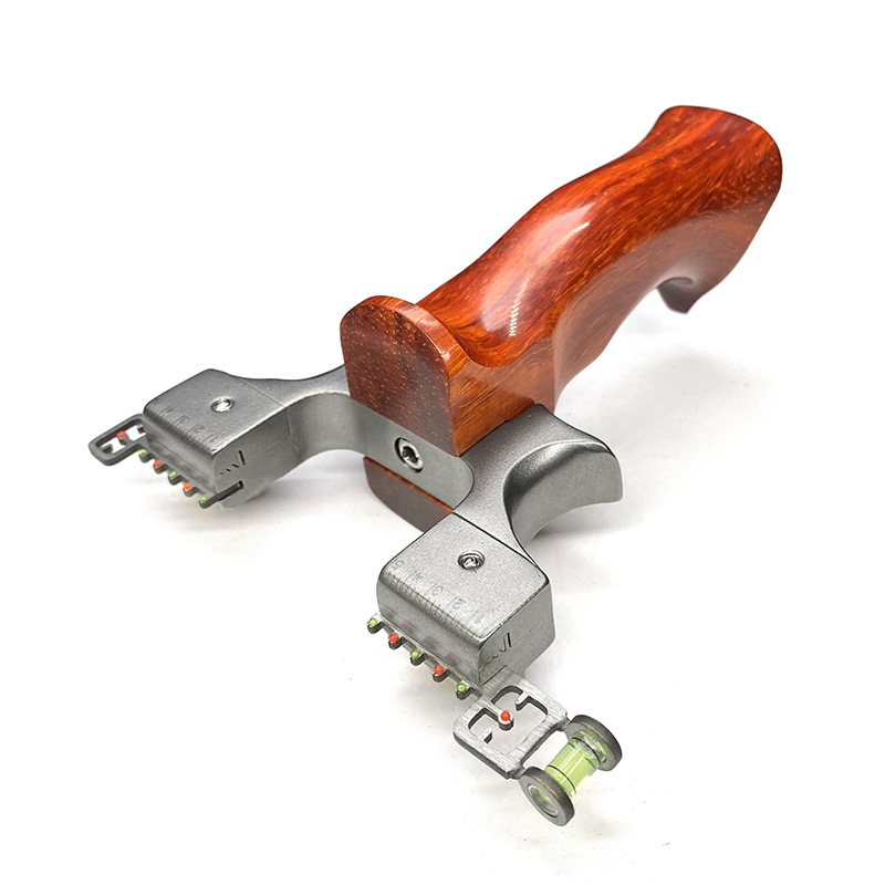 战虎钢木分体扁皮不锈钢弹弓架实木弓柄五连瞄弾弓户外玩具外贸工