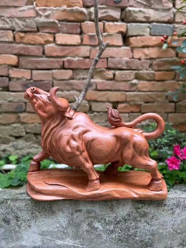 红木根雕牛气冲天生肖牛金融牛斗牛摆件木雕工艺品牛摆件扭转乾坤