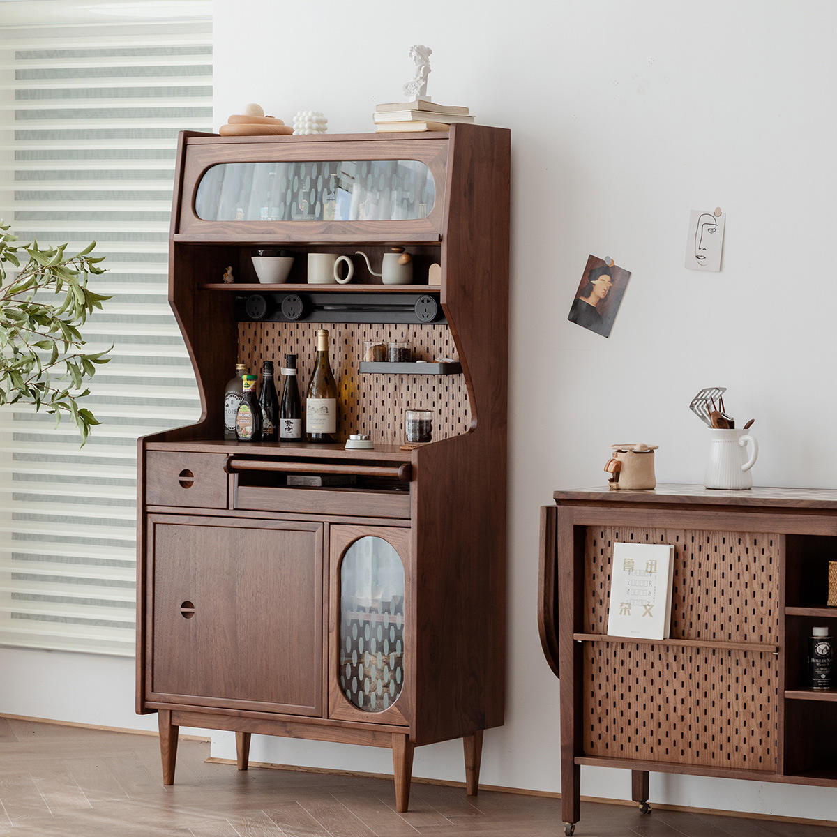 北欧实木餐边柜 家用小户型洞洞板茶水柜厨房餐厅中古收纳储物柜
