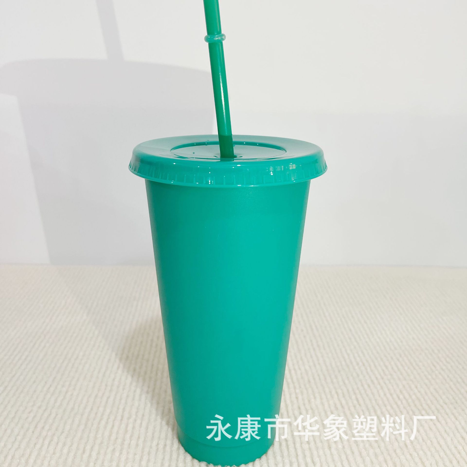 Factory Direct Colorful Multi-Color Single Layer 710M Large Capacity Pp Plastic Straw Cup Fashion Water Cup Wholesale Logo Can Be Added