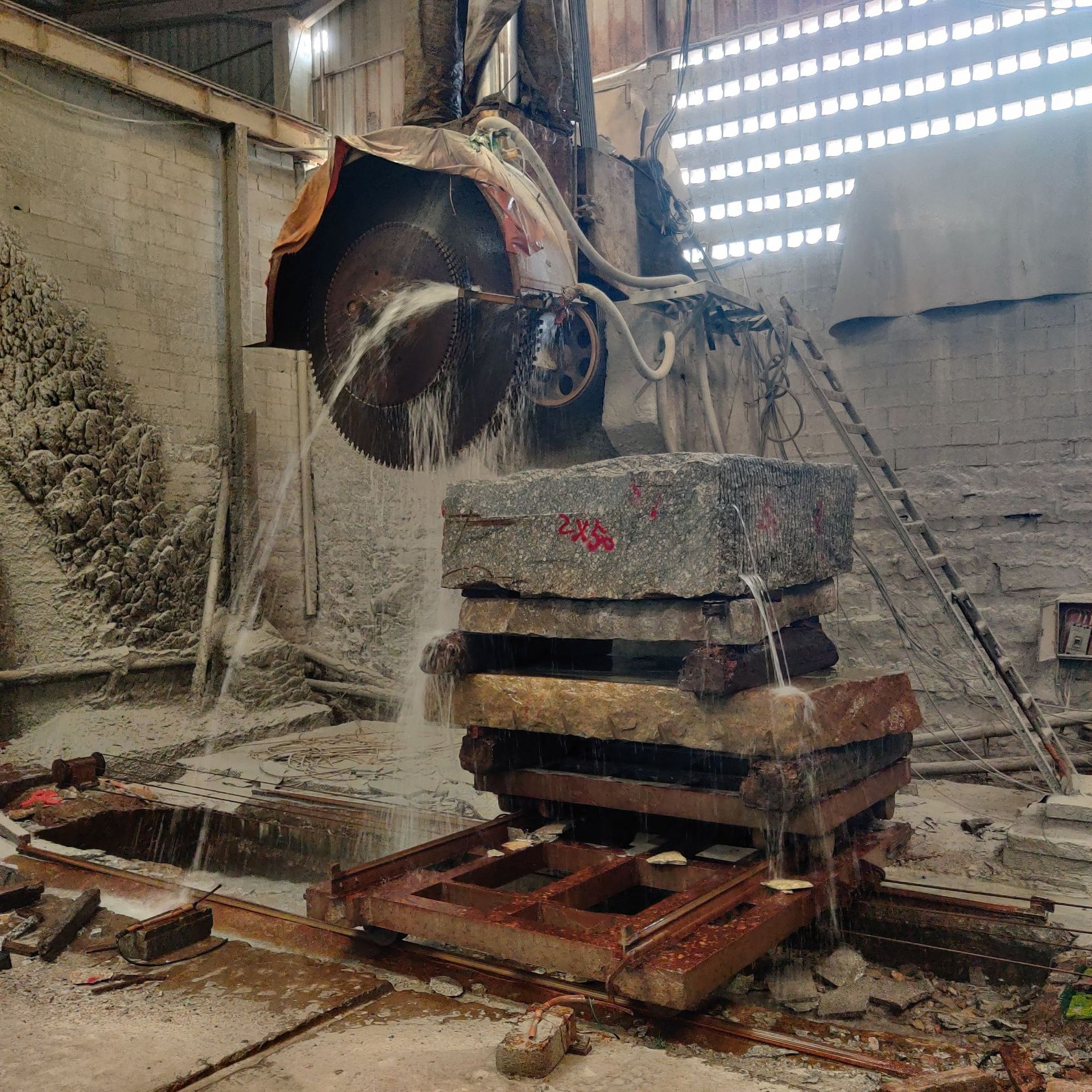 花岗岩大切定厚芝麻白荔枝面踏步石火烧板广场人行道花岗岩地铺石