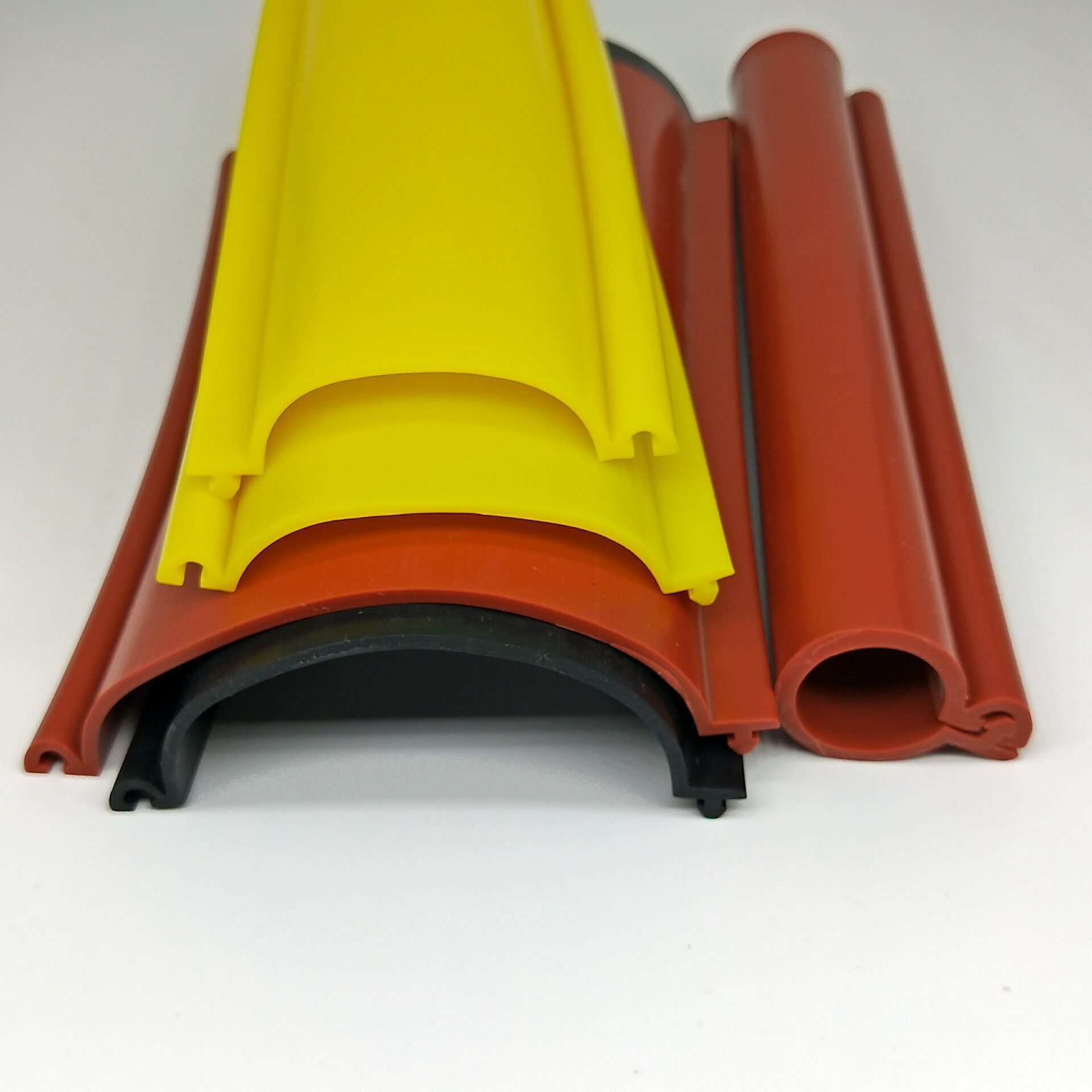 厂家直销卡扣式绝缘阻燃架空裸线高压电缆电网保护套硅胶密封条