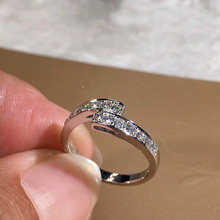 六桂福珠宝18k金钻石戒指男女情侣对戒订婚结婚璀璨唯爱钻戒正品